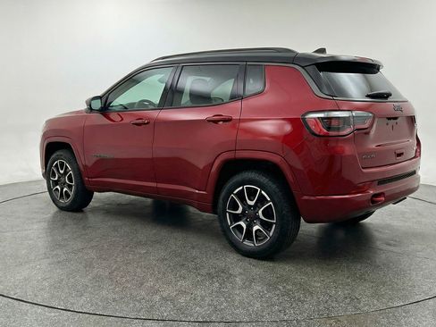 Used 2025 Jeep Compass Trailhawk AWD/4WD image 6