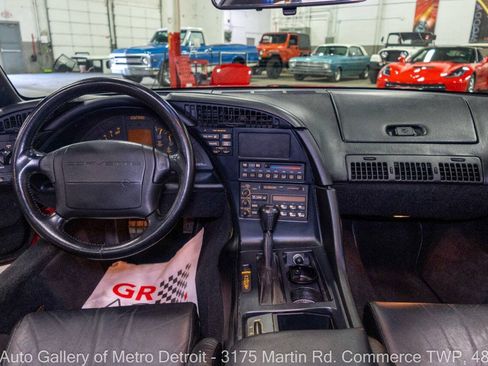 Used 1992 Chevrolet Corvette Coupe RWD image 17