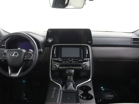 Used 2024 Lexus LX 600 4WD w/ Luxury Package image 7