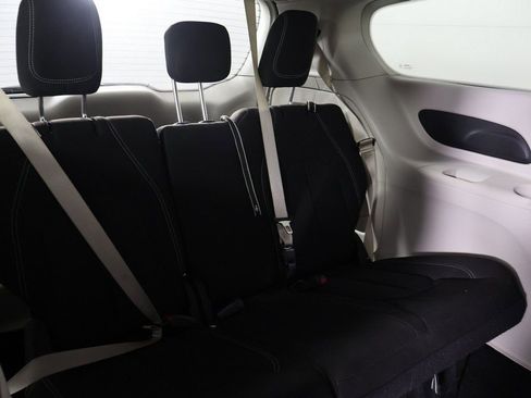 Used 2023 Chrysler Voyager LX image 31
