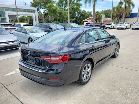 Used 2022 Volkswagen Jetta SE FWD image 4