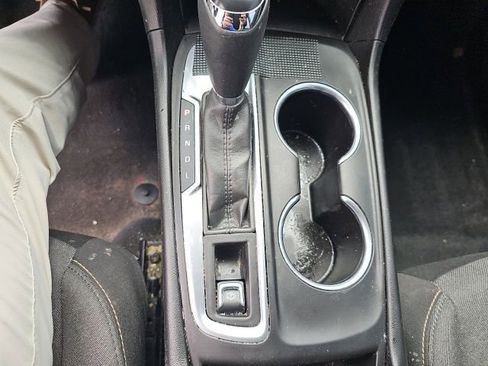 Used 2018 Chevrolet Equinox LT FWD image 17