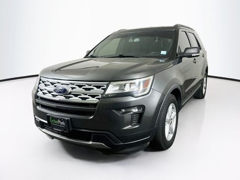 Used 2019 Ford Explorer XLT w/ Equipment Group 201A FWD image 3