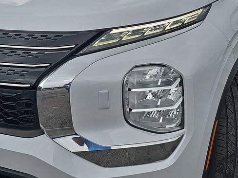 Used 2022 Mitsubishi Outlander ES AWD/4WD image 33