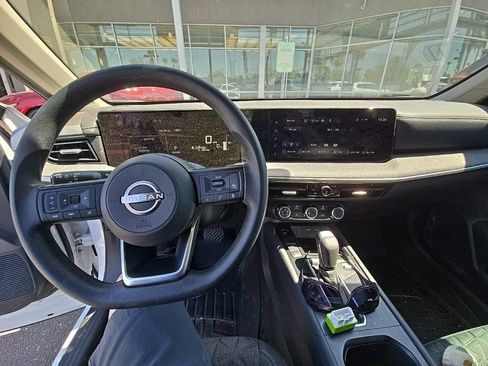 Used 2025 Nissan Kicks SV FWD image 5
