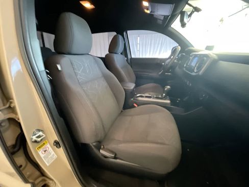 Used 2017 Toyota Tacoma TRD Sport w/ Tow Package (A/T) image 24