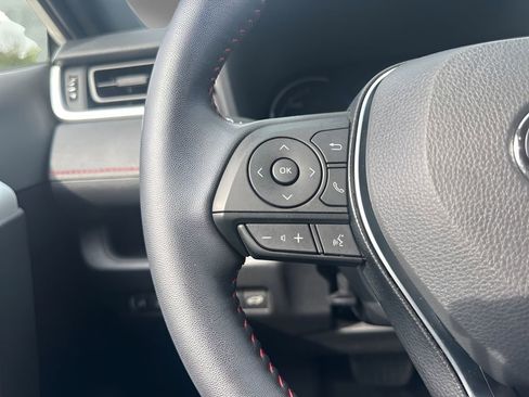 Used 2021 Toyota RAV4 SE image 14