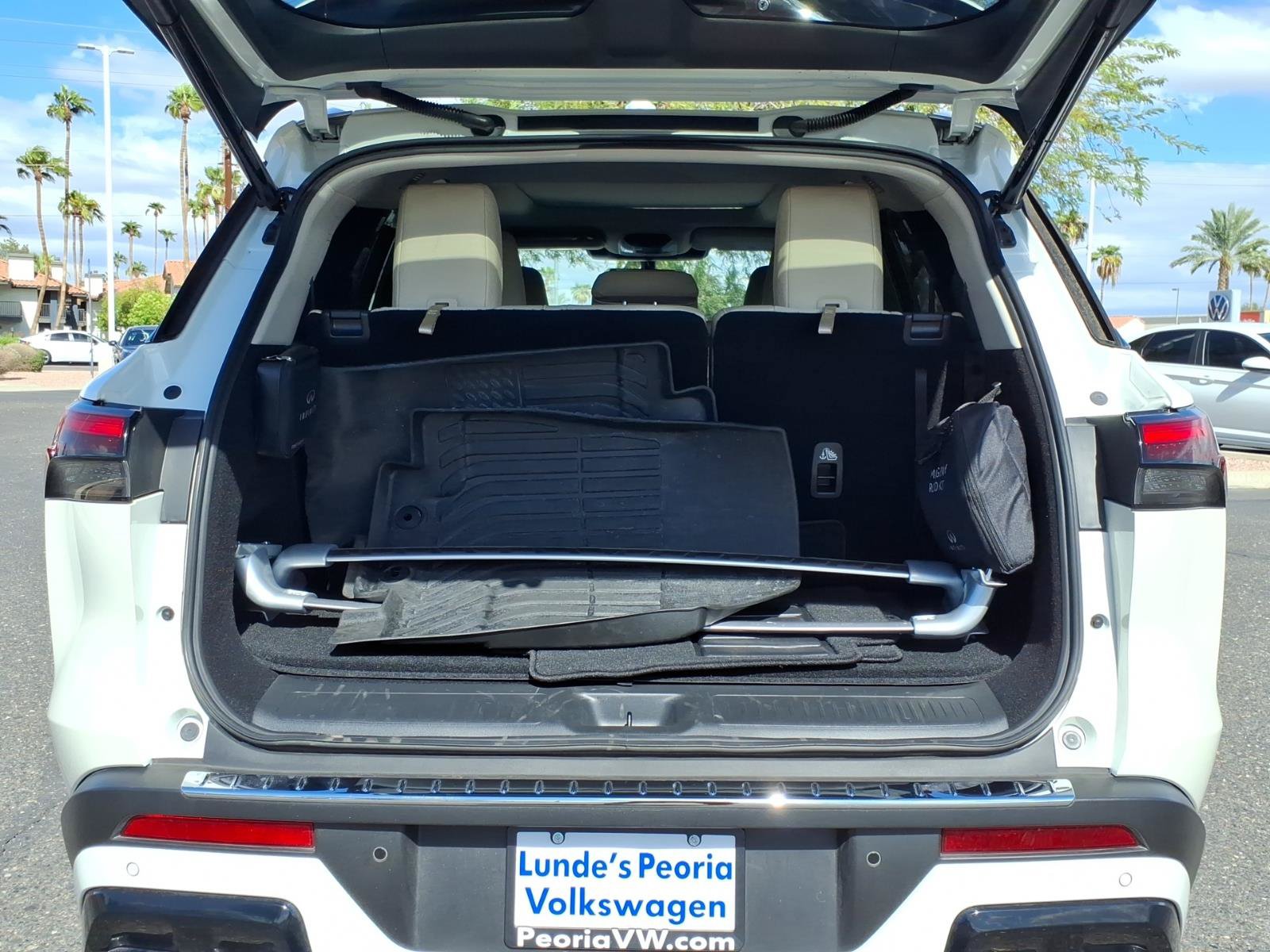 Used 2025 INFINITI QX60 Luxe w/ Vision Package FWD image 17