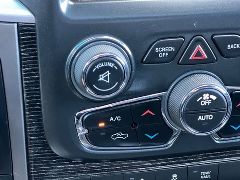 Used 2016 RAM 1500 Limited image 27