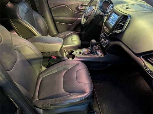 Certified 2020 Jeep Cherokee Latitude Lux w/ Comfort/Convenience Group image 31