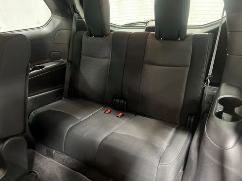 Used 2018 Nissan Pathfinder SV image 9