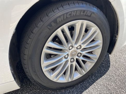 Used 2014 Lexus ES 350 w/ Luxury Package FWD image 12
