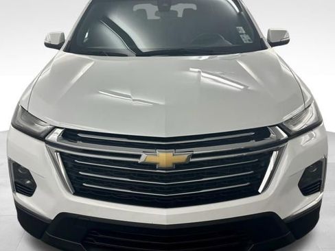 Used 2023 Chevrolet Traverse LT FWD image 3