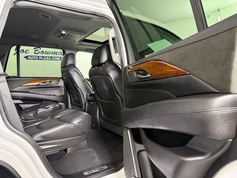 Used 2019 Cadillac Escalade Luxury image 22