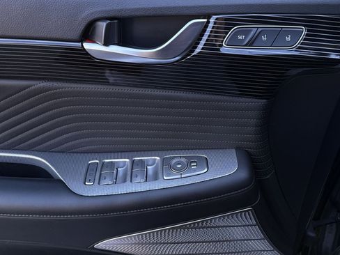 Used 2024 Hyundai Palisade Calligraphy image 15