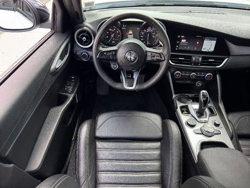 Used 2023 Alfa Romeo Giulia Veloce image 23