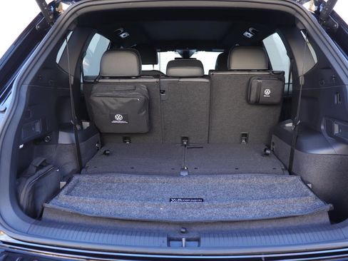 Used 2024 Volkswagen Tiguan SE R-Line image 18