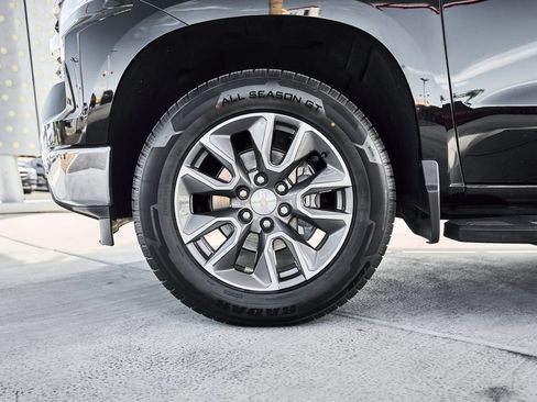 Used 2022 Chevrolet Silverado 1500 LT AWD/4WD image 3