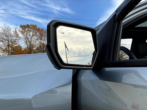 Used 2026 Chevrolet Colorado ZR2 w/ Technology Package image 27