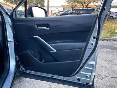 Used 2023 Toyota Corolla Cross XLE image 21