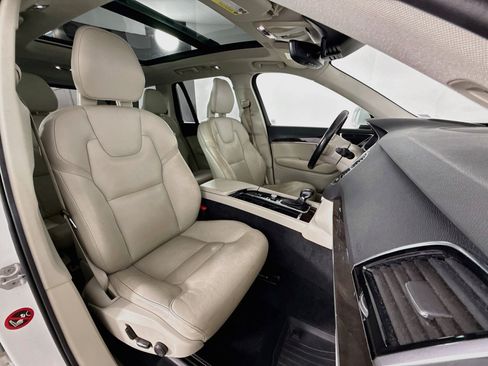 Used 2018 Volvo XC90 T6 Momentum w/ Convenience Package AWD/4WD image 28