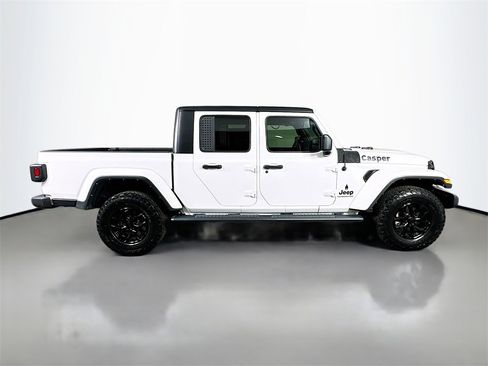 Used 2022 Jeep Gladiator Sport image 7