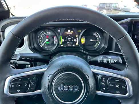 Used 2025 Jeep Wrangler Unlimited Sahara image 27