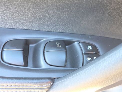 Used 2019 Nissan Rogue S w/ Special Edition Package image 32