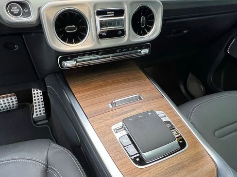 Used 2025 Mercedes-Benz G 550 image 11