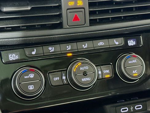 Certified 2022 Volkswagen Jetta SE FWD image 19