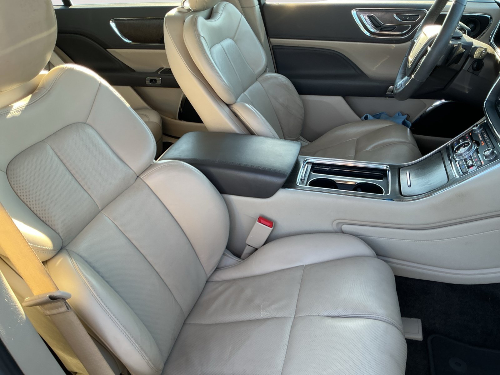 Used 2017 Lincoln Continental Select w/ Climate Package FWD image 15