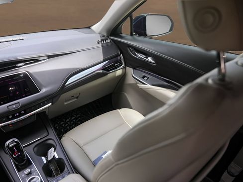 Used 2022 Cadillac XT4 Luxury FWD image 27