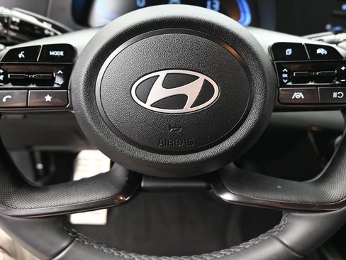 Certified 2025 Hyundai Elantra Sport image 15