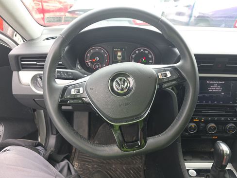 Used 2022 Volkswagen Passat 2.0T SE FWD image 11