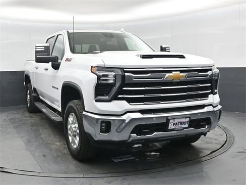 Used 2024 Chevrolet Silverado 2500 LTZ w/ LTZ Convenience Package image 10