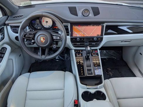 Certified 2025 Porsche Macan S AWD/4WD image 21