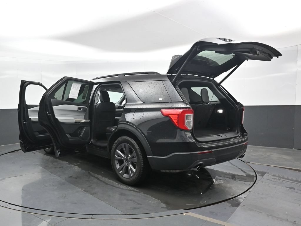 Used 2022 Ford Explorer XLT w/ Equipment Group 202A AWD/4WD image 52