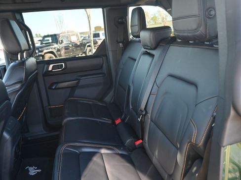Used 2024 Ford Bronco Badlands image 8