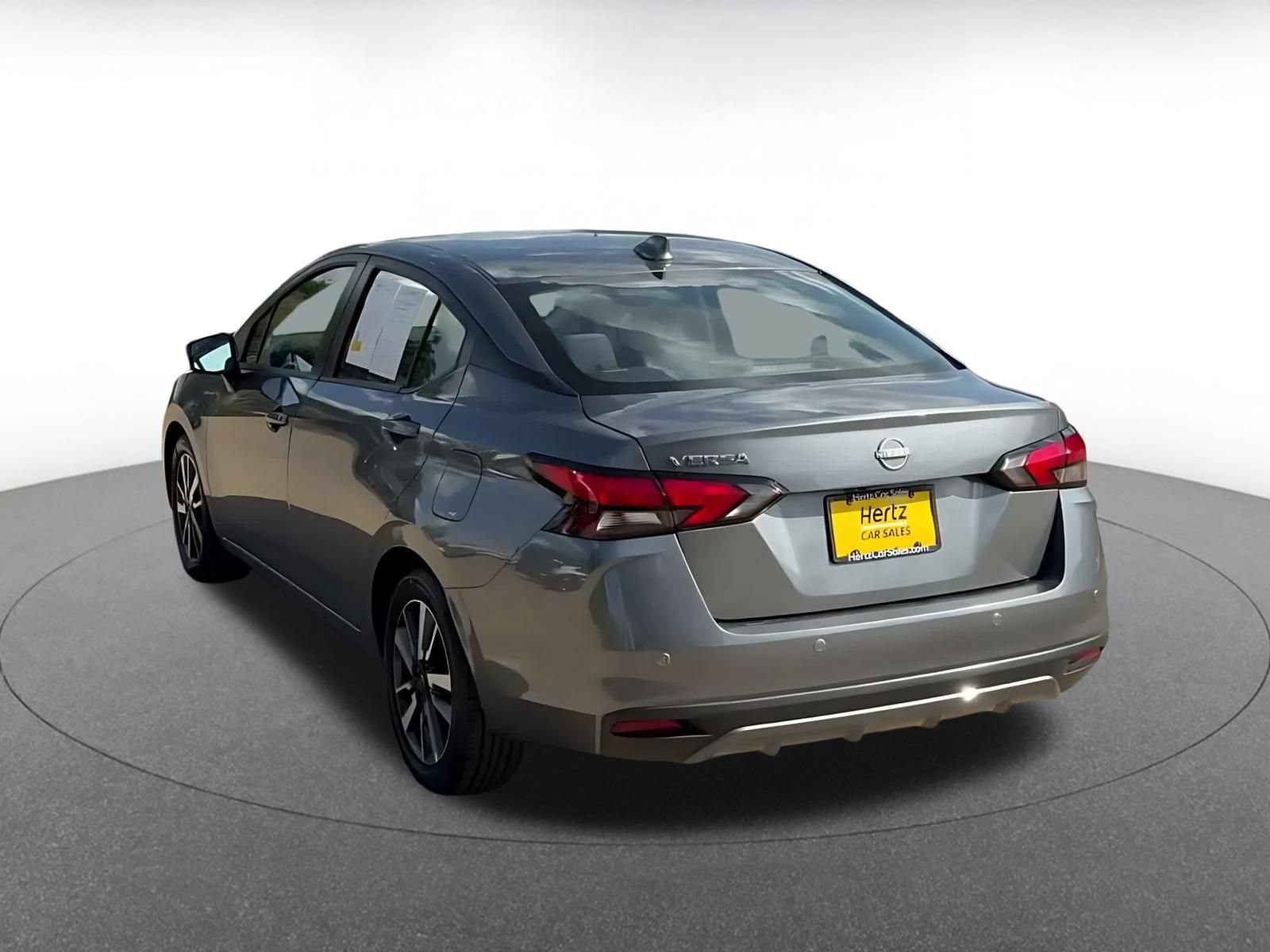 Used 2025 Nissan Versa SV FWD image 9