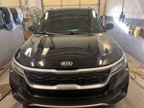 Certified 2021 Kia Seltos S image 2