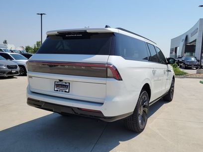 New 2027 Lincoln Navigator L Reserve w/ Jet Appearance Package