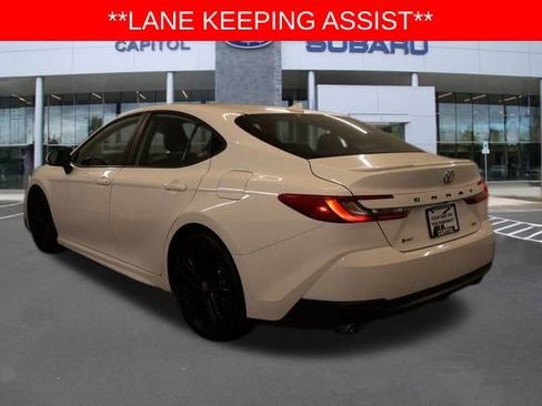 Used 2025 Toyota Camry SE image 7