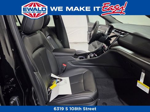 New 2025 Jeep Grand Cherokee L Limited image 8