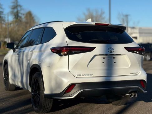 Used 2023 Toyota Highlander XSE image 3