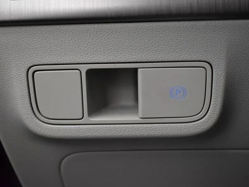 Used 2024 Hyundai Kona SEL FWD image 25