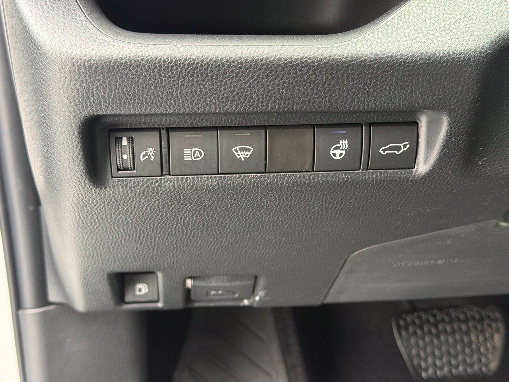 Used 2022 Toyota RAV4 XLE w/ Convenience Package AWD/4WD image 23