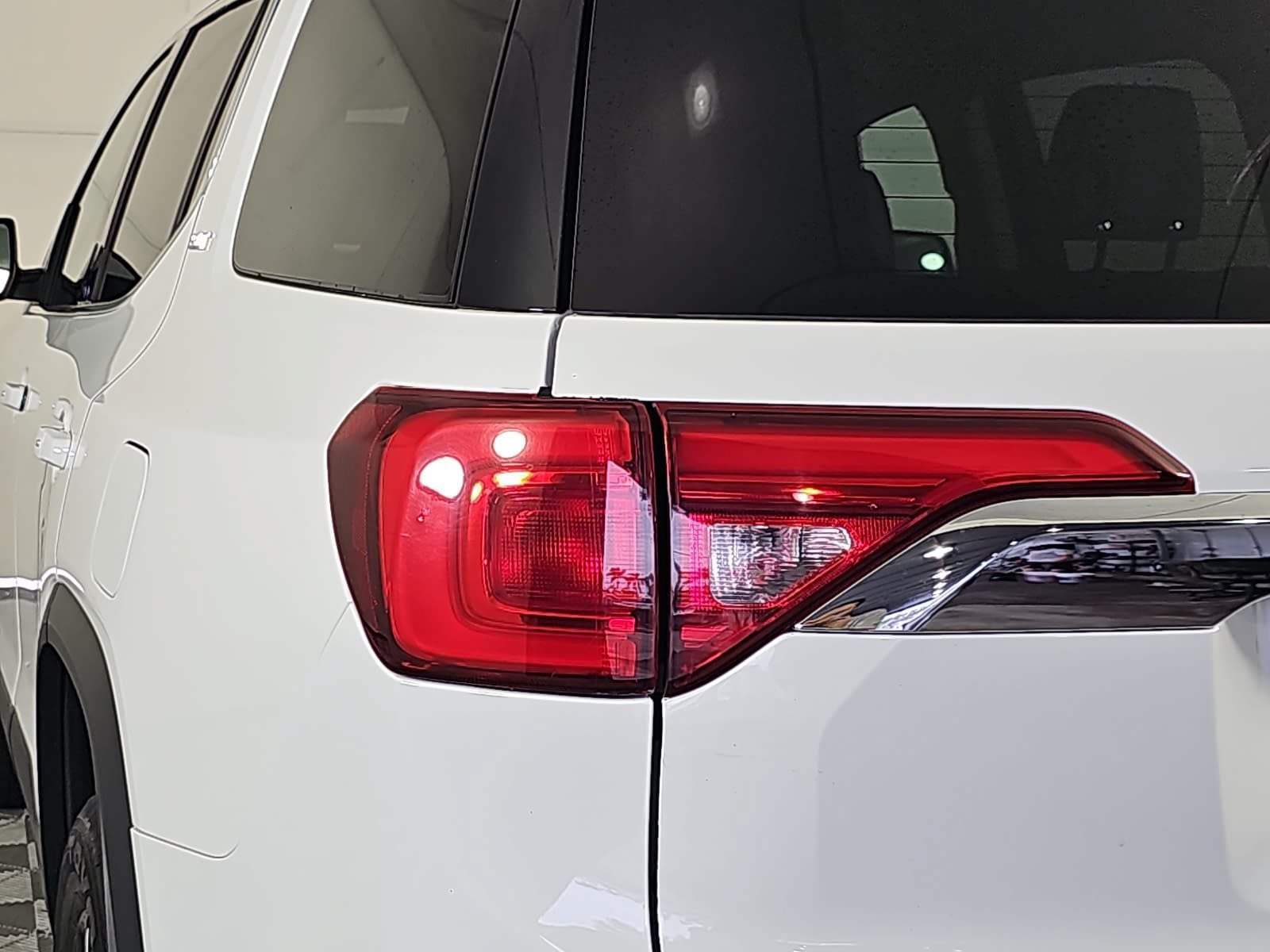 Used 2019 GMC Acadia SLT w/ LPO, Cargo Package FWD image 30