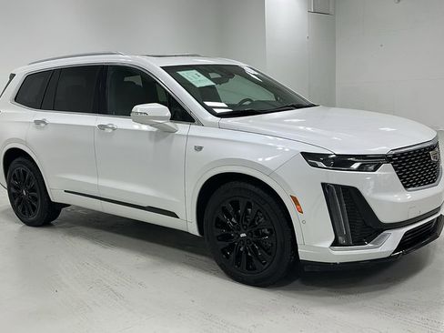 Used 2022 Cadillac XT6 Premium Luxury w/ LPO, ONYX Package image 7