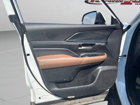 Used 2024 Toyota Grand Highlander AWD Hybrid image 21