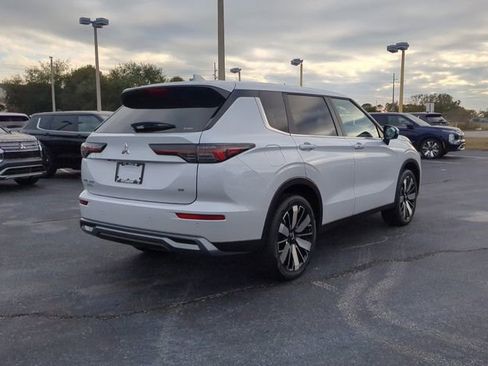 New 2026 Mitsubishi Outlander SE image 6